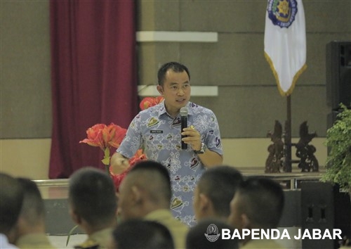 Narasumber selanjutnya, Sekretaris Bapenda Provinsi Jawa Barat, Wahyu Mijaya memberikan motivasi dan kiat-kiat kepada para peserta yang tidak lama lagi memasuki dunia kerja.