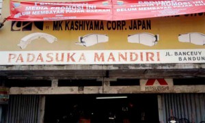 Papan Reklame Menunggak Pajak Mulai Disegel di Kota Bandung