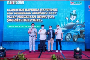 Gubernur Jawa Barat Resmikan Bapenda Kapendak dan Memberikan Anugerah Philothra Teladan Pajak Kendaraan