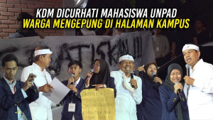 KDM DICURHATI MAHASISWA UNPAD | WARGA MENGEPUNG DI HALAMAN KAMPUS